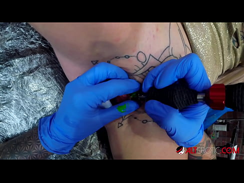 ❤️ Extremt tatuerade snyggingen Sully Savage fick en tatuering på sin klitoris ❤ Fuckvideo at sv.seecamsus.top ️❤